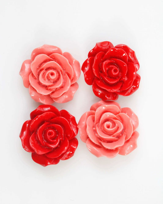 Coral rose flower beads 18mm in red and pink colors arranged in a decorative layout.