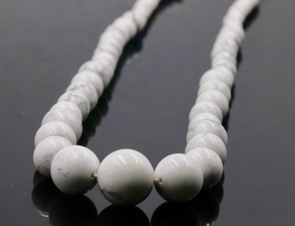 White Howlite Round necklace
