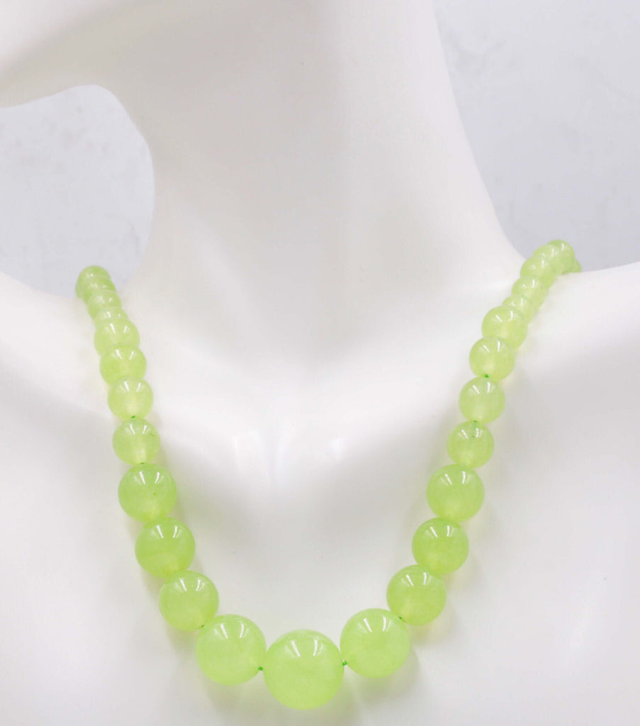 Green Quartzite Beads Necklace: Polished Gemstone Detail