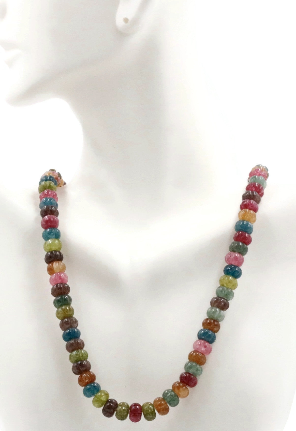Beaded natural jade necklace with a variety of colors, ideal for everyday wear