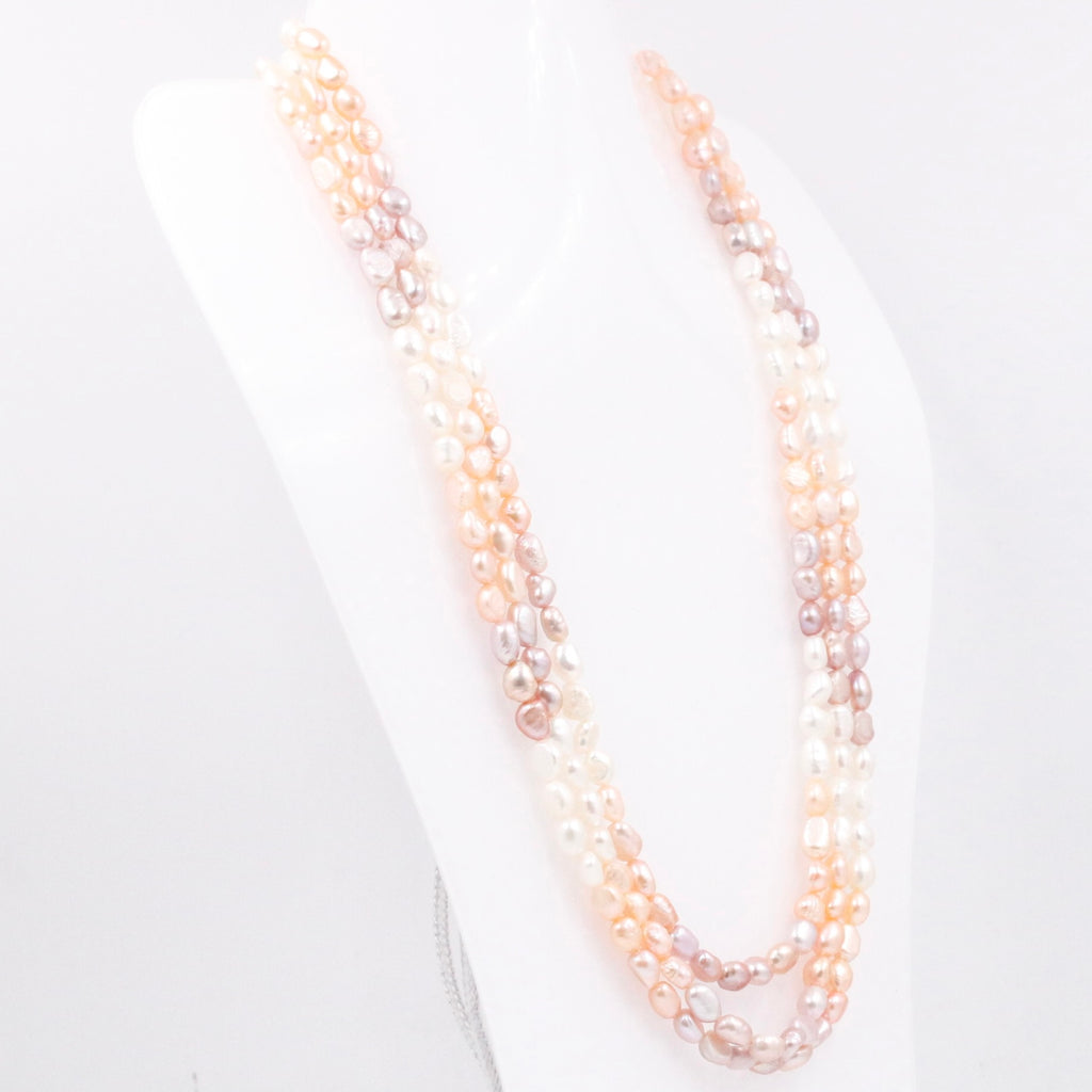 Cultured pearl beaded necklace with Indian sarafa style