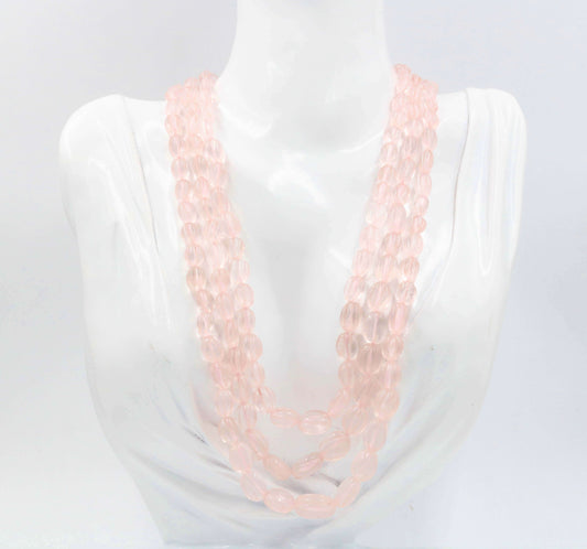 Beaded Rose Quartz Necklace: Elegant Detail