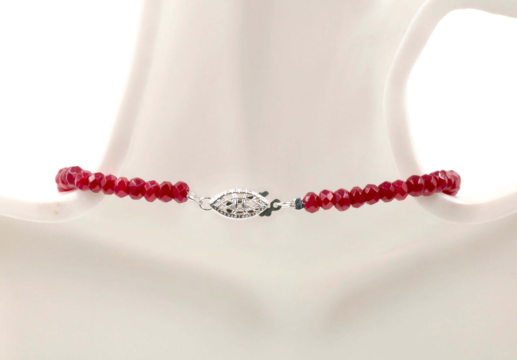 Adjustable Red Quartz Jewelry: Elegant Gemstone Detail