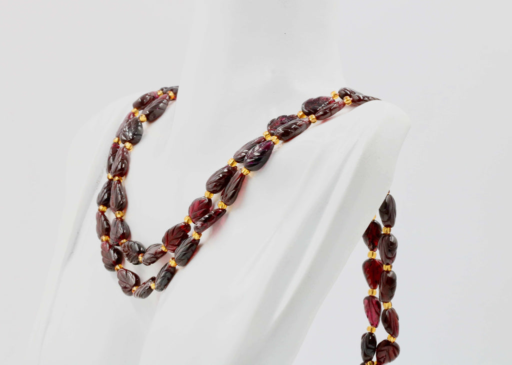 Carved Leaf Garnet Jewelry: Stylish Elegance