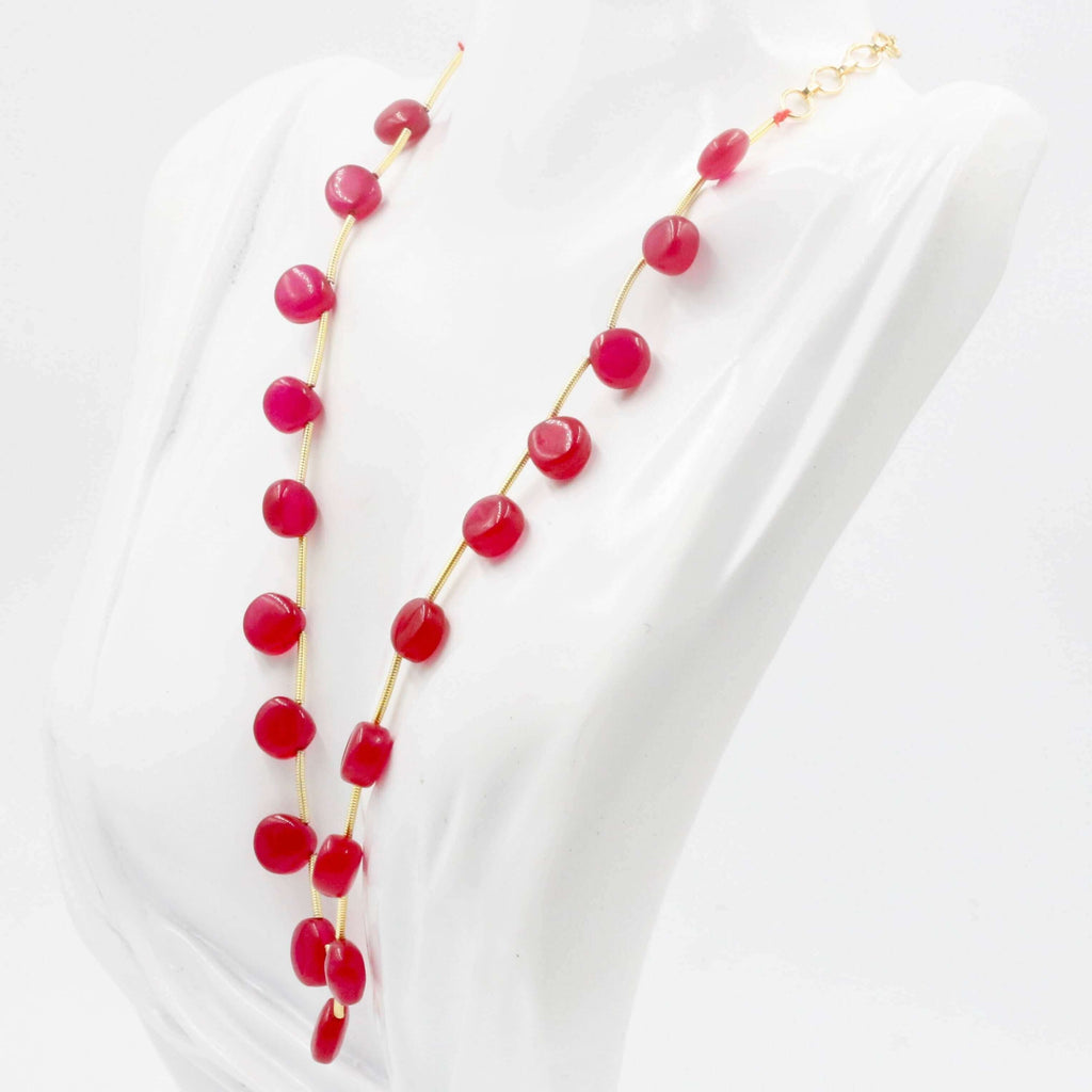 Beaded Quartz Drop Necklace: Exquisite Detail