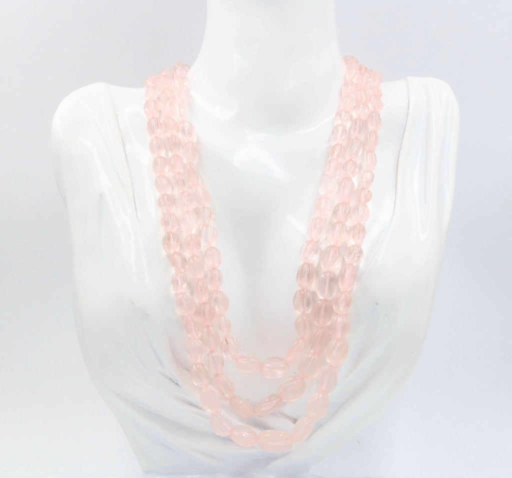 Beaded Rose Quartz Necklace: Elegant Detail