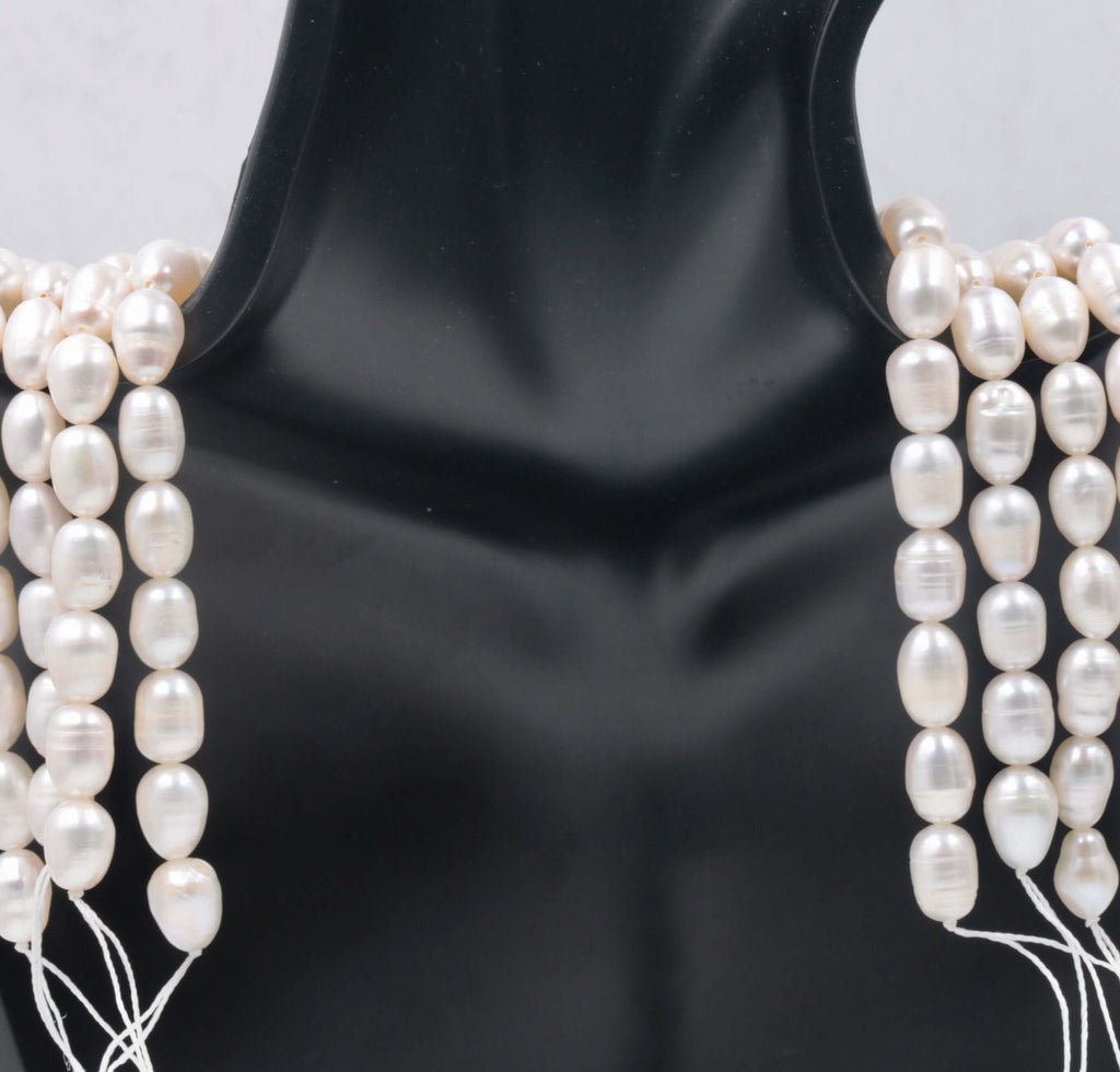 Small Pearl Necklace Design Display for Wedding 